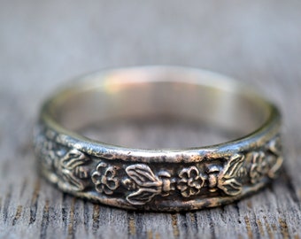 Mans Poesy Wedding Band, 5.5mm Wide Rose & Bee Handfasting Ring in Oxidised 925 Sterling Silver, Men's Nature Jewellery