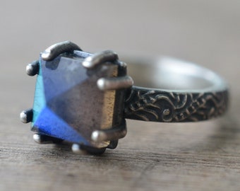 Gothic Labradorite Ring, Blue Flash Pyramid Stone, Oxidised 925 Silver Baroque Band, Witchy 8mm Crystal Point Jewellery