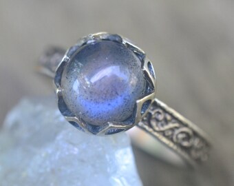 Labradorite Engagement Ring, Gothic Oxidised 925 Silver Fern Pattern Band, Blue Flash Natural Crystal, Engraved Jewelry