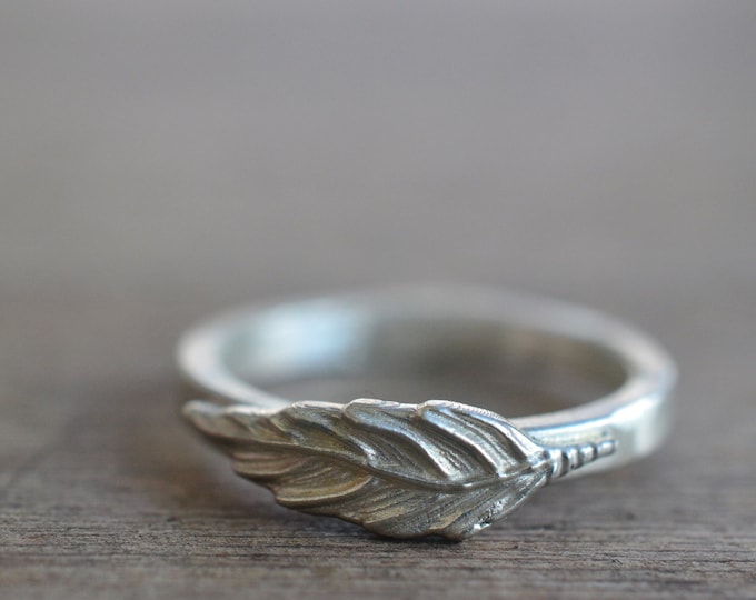 silver ring- the classic feather main image 1
