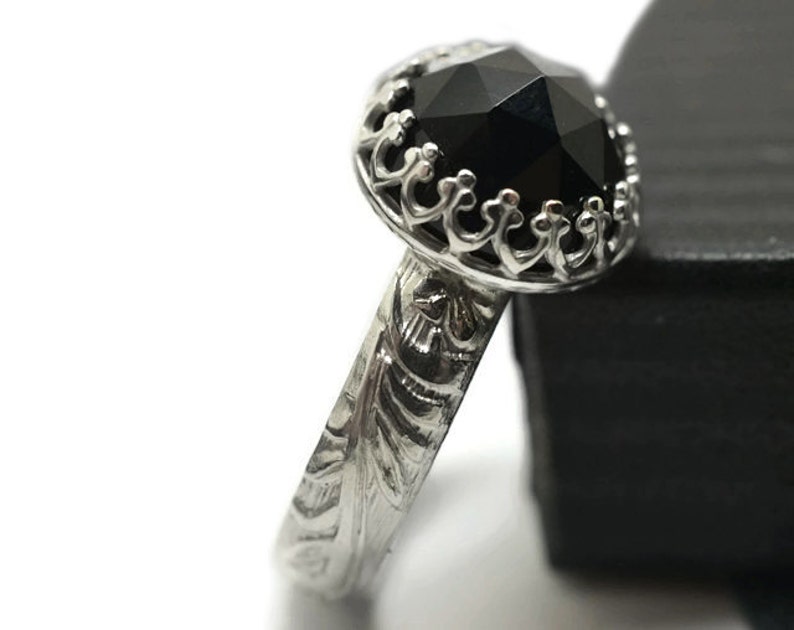 Engraved Women/'s Jewelry Natural 10mm Round Rose Cut Stone Black Spinel Engagement Ring Customized Sterling Silver Flower Band