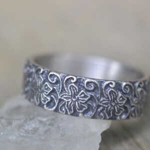 Men's Hibiscus Wedding Band, Gothic Oxidized Sterling Silver Art Nouveau Style Flower Ring, Engraved Floral Patterned Male Jewelry image 2