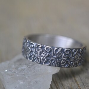 Men's Hibiscus Wedding Band, Gothic Oxidized Sterling Silver Art Nouveau Style Flower Ring, Engraved Floral Patterned Male Jewelry image 3