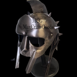 Casco de gladiador: armadura griega de acero de calibre 18 con soporte de exhibición