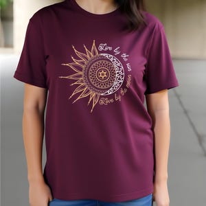 Camiseta extragrande de algodón para mujer "Love By The Sun & Moon", 220 g/m², cómoda, estampada, colorida, ideal como regalo de cumpleaños.