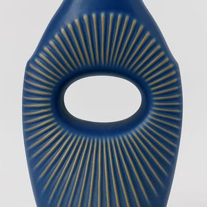 Nowoczesny ręcznie robiony ceramiczny garnek