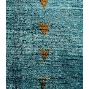 Türkisblauer Läuferteppich für Eingangsbereich und Flur. Skandinavisches Design.