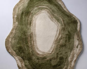 Alfombra art déco de forma irregular en verde salvia para una decoración del hogar de estilo escandinavo.