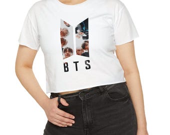 BTS – Logo – Damski krótki top festiwalowy – idealny dla miłośników K-POP-u