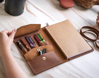 Handmade leather sketchbook cover, Personalized sketchbook cover, Leather sketchbook holder, Leather drawing journal, Sketchbook case a4