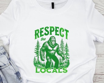 Camiseta Bigfoot: Respeta a los lugareños: Divertida camiseta gráfica de Cryptid