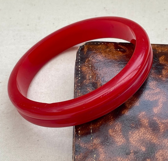Vintage Bakelite Bangle Cherry Red Early Plastic Bracelet 1940s