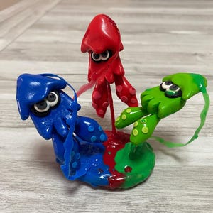 Handmade gamer figure in polymer clay – Splatoon-style collectible, kawaii geek decor and gamer gift, clay sculpture for fans