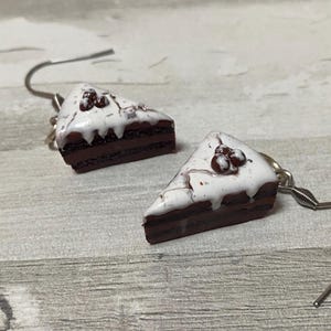 Chocolate Tart Earrings – Handmade Fimo Miniature Food Jewelry, Cute and Sweet Gift Idea for Chocolate Lovers and Foodie Fashion