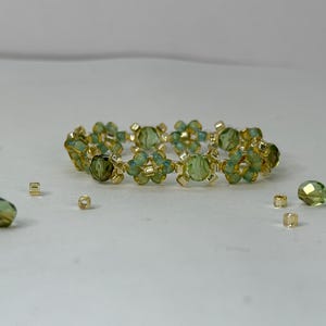Handmade Flower Beaded Bracelet | Aesthetic Stretch Friendship Bracelet | Green Gold Dainty Daisy Floral Bracelet | Gifts for Her