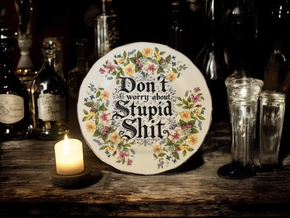 Don’t Worry About Stupid Shit Vintage Plate – Vintage Crackpottery with stand