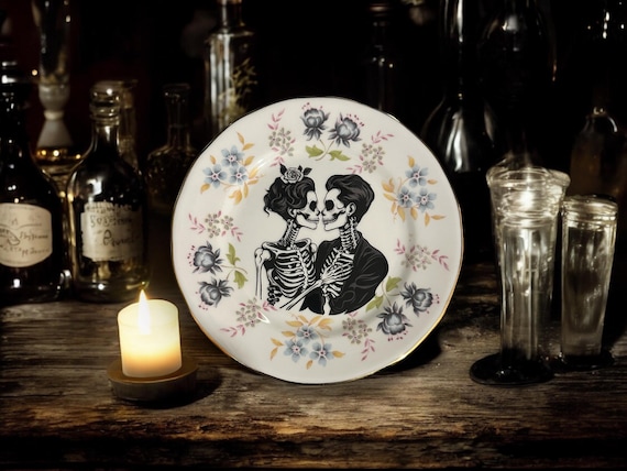 Sugar Skull Couple | Vintage Gothic Plate | Day of the Dead Style Wall Decor with stand