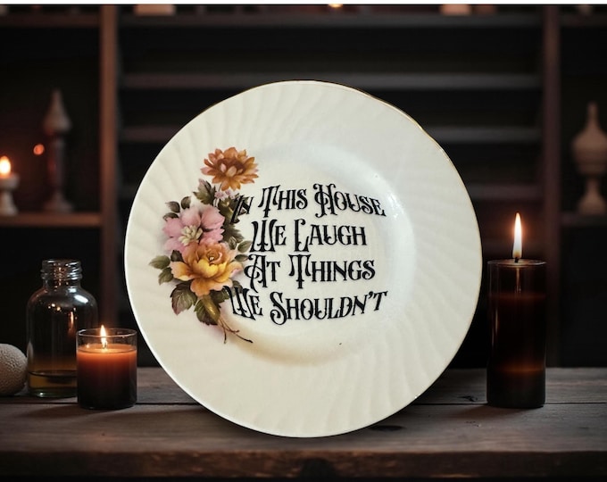 In This House We Laugh At Things We Shouldn’t Plate – Vintage Crackpottery with stand
