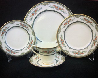 Minton China Stanwood Pattern  8 Five Piece Place Settings  40 pieces