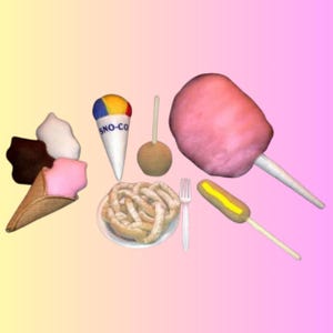 Pode incluir: Uma variedade de guloseimas de carnaval: cones de sorvete, um cone Sno-Co, uma maçã do amor, bolos fritos, um cachorro-quente e algodão doce rosa em um palito. Também há um garfo branco.