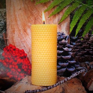 Vela de pilar de cera de abejas en forma de panal hecha a mano: 100 % pura