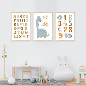 Juego de 3 letras y números enmarcados con temática de dinosaurios educativos para habitación de bebés y niños, juego de pared de galería, decoración del hogar, impresiones artísticas enmarcadas, collage
