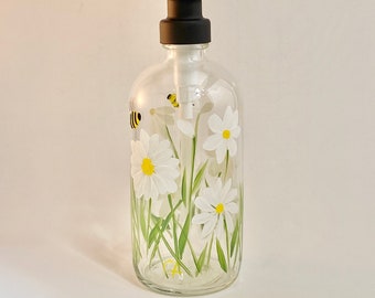 Hand painted soap dispenser with daisies and bumblebees, daisy bathroom decor, bumble bee kitchen