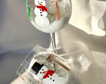 Hand painted wine glasses,  snowman wine glass, Christmas holiday glass, customized wine tumbler, Christmas gift glass, winter wine glass