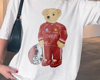 Charles Leclerc Nallebjörn F1 T-shirt 2026 | Söt CL16 Ferrari T-shirt | Scuderia Ferrari Fangåva