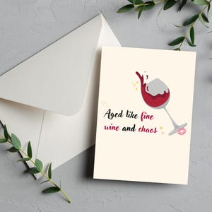 Vieilli comme du bon vin et le chaos - Carte d'anniversaire amusante pour elle | carte d'anniversaire pour amateur de vin | Téléchargement numérique impertinent | Carte imprimable pour un ami