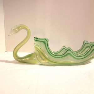 Grande ciotola/piatto in vetro verde a forma di cigno