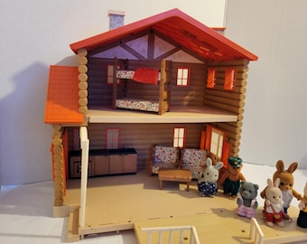 Calico Critters o familia Syllavanian, casa/tienda de cabaña de troncos