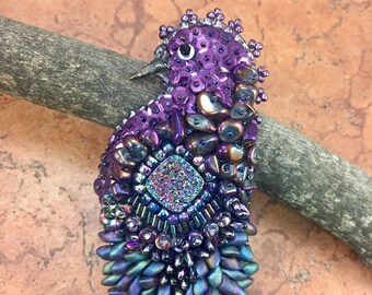 Paillettes irisée Druzy perle mauve brodé broche oiseau