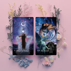 Tarot au clair de lune – 78 cartes | Deck indépendant à finition métallisée argentée pour la divination moderne | Visages holographiques et art inclusif et multiethnique