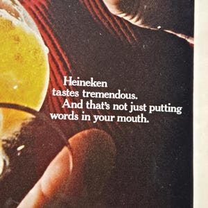 Pu&ograve; includere: Un set di tre tazze in ceramica con finitura opaca e macchiettata. Le tazze sono nei toni del crema, grigio chiaro e grigio scuro. Ogni tazza ha un design semplice e minimalista, perfetto per caff&egrave; o t&egrave;.