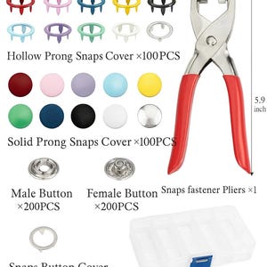Puede incluir: Un kit para instalar broches, que incluye varios broches de púas huecas y sólidas de colores, botones macho y hembra y una caja de almacenamiento. El kit también incluye unos alicates para broches con mango rojo, que miden 15 cm.