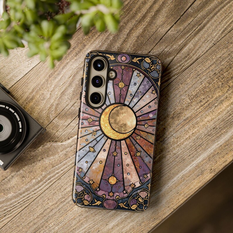 Funda para móvil con diseño de luna inspirada en vidrieras / Estética celestial / Funda de estrella mística / Regalo mágico para ella / Estilo bohemio oscuro / iPhone y Samsung imagen 9