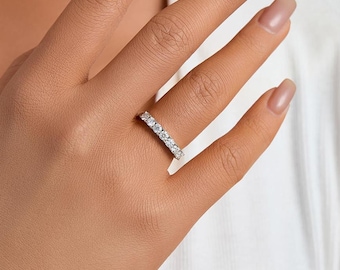 Anillo de bodas de media eternidad en oro de 14 quilates con diamantes cultivados en laboratorio