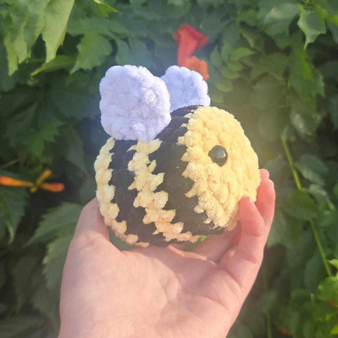 Chunky Crochet Bumblebee Amigurumi: Soft Chenille Yarn - Etsy