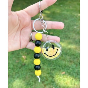 Yellow Smiley Face Beaded Keychain – Cute Beaded Keychain Accessory – Happy Face Keychain Charm – Bag Tag for Kids, Teens & Adults
