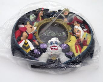 Disney Villains 3D Oval Frame Disney Parks 1998 NEW WITHOUT BOX