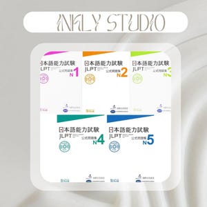 Pode incluir: Uma coleção de cinco guias de estudo para o Teste de Proficiência em Língua Japonesa (JLPT), cada um com um número de nível diferente de N1 a N5. As capas são brancas com texto japonês e detalhes coloridos. O texto "INFLY STUDIO" está no topo.