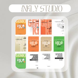 Puede incluir: Una colección de libros para aprender japonés, incluyendo libros de texto y cuadernos de ejercicios "Genki". Los libros presentan cubiertas coloridas en naranja, rojo, verde y blanco, con caracteres japoneses y texto en inglés. La imagen también incluye diccionarios de gramática japonesa.