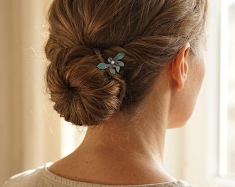 Presilha de cabelo Íris Azul, peça de cabelo artesanal com penas, presente significativo para ela.