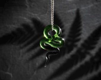 Colar artesanal de cobra de vidro, pingente de serpente verde, joia de vidro soprado com esmeralda, presente estilo bruxa Dark Academia