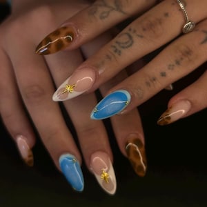 tortoise shell nails with blue gradient accents