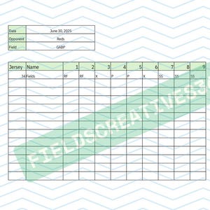 Op de afbeelding: Een honkbal scorekaart met een raster voor het bijhouden van de prestaties van spelers. De kaart bevat velden voor datum, tegenstander en veld, samen met ruimtes voor rugnummers en namen van spelers. De tekst "FIELDSCREATIVES34" is als watermerk over de afbeelding geplaatst.