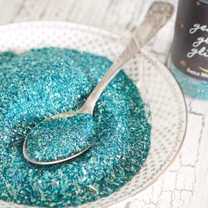 Purpurina de vidrio alemana - Grano mixto, azul agua - Frasco mezclador de 113 g