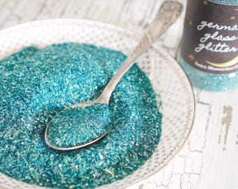Tyskt glasglitter - blandad kornighet, aquablå - 118 ml shakerburk