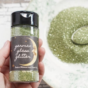 Purpurina de vidrio alemán de grano fino, verde fresco - Frasco mezclador de 113 g